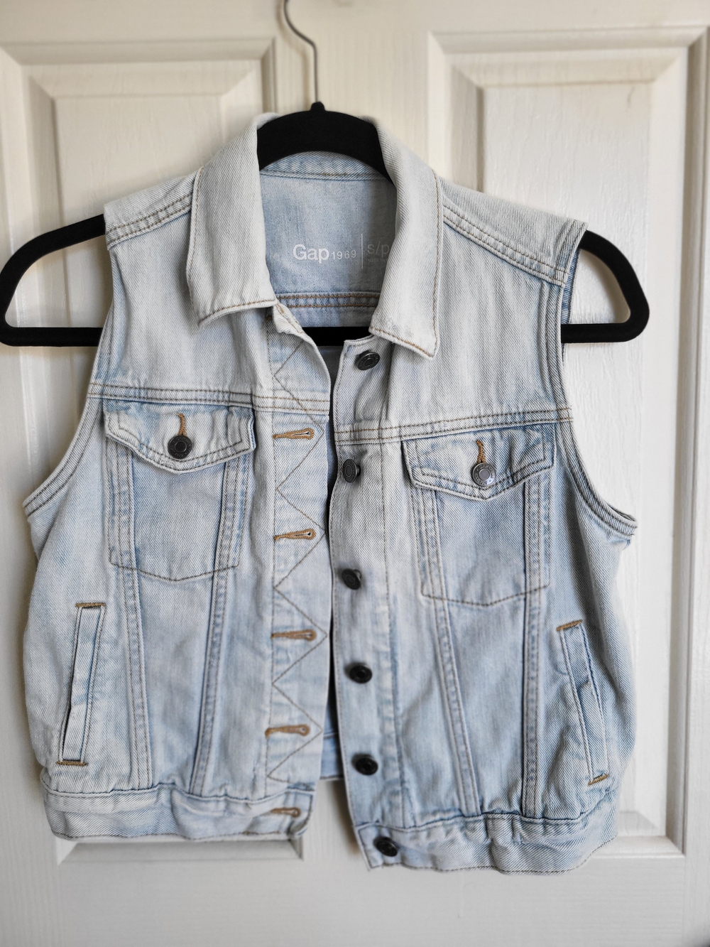 Gap Light Wash Denim Vest - Women's Sleeveless Jacket